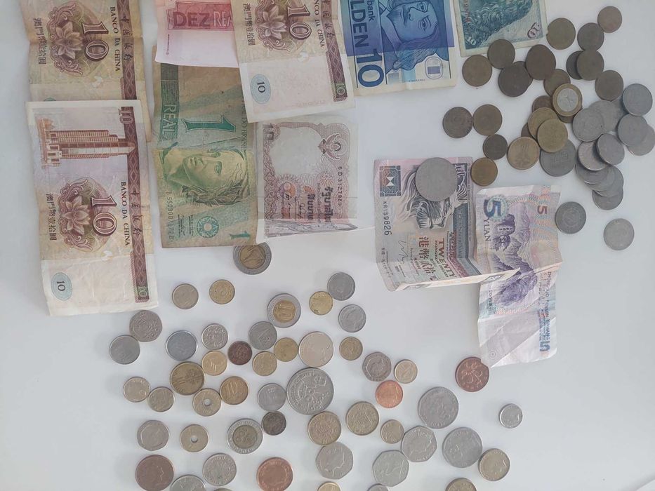 Colecção de moedas e notas