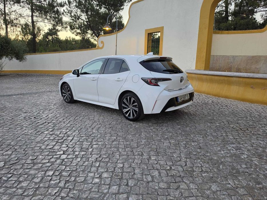 Corolla 1.8HSD Confort Pack Sport NACIONAL