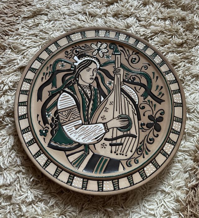 Декоративна тарілка «Українка з бандурою»  ЛКСФ