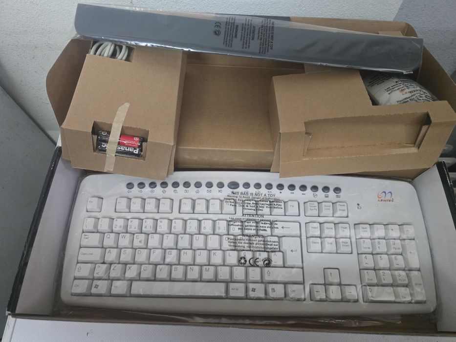 Teclado com rato sem fios novo
