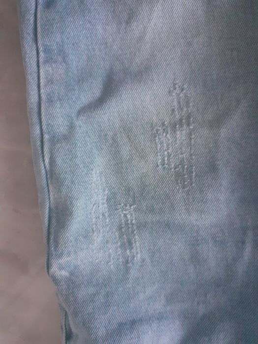 Spodnie jeans 146 delikatnie przecierane