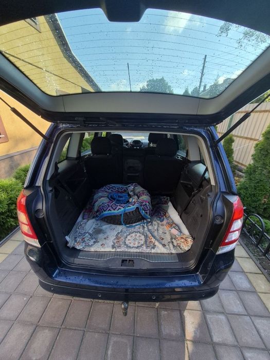 OPEL ZAFIRA 2011 року