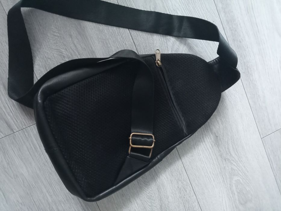 Saszetka ,nerka przez ramię (crossbody)