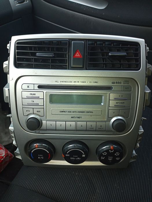 Suzuki Liana części różne,konsola środkowa z radiem