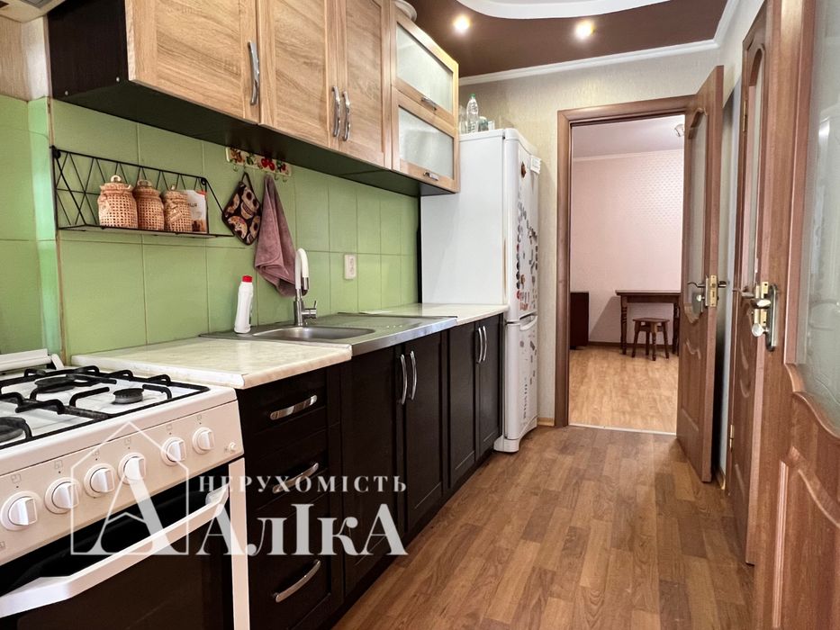 Продам квартиру з гаражем та времянкою в Старому місті