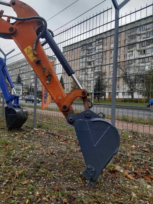 Екскаватор гусеничний HITACHI ZX30UR