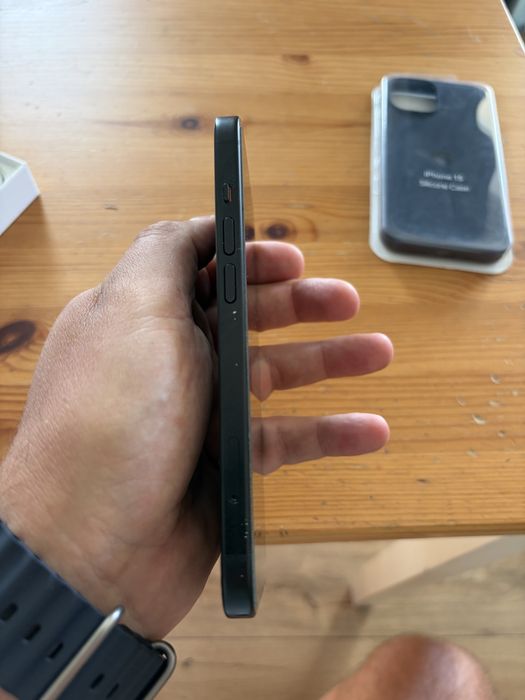 Iphone 15 bateria 87%