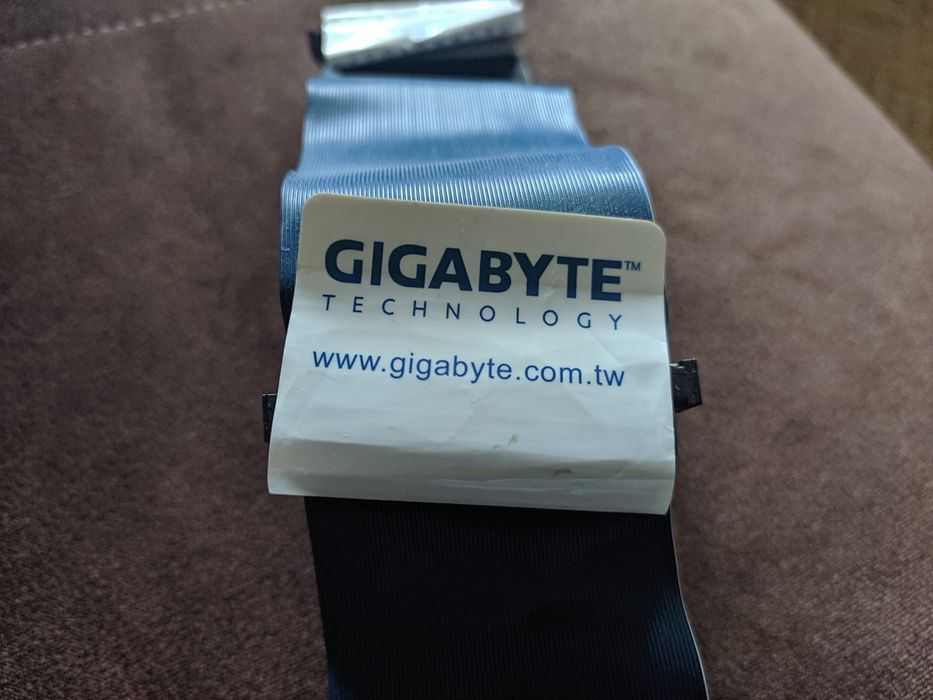 IDE шлейф з материнської плати Gigabyte