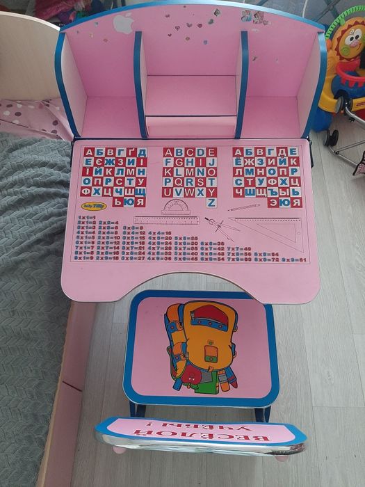 Парта дитяча б/у в гарному стані