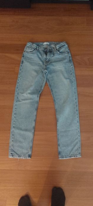 Calças jeans azuis claras