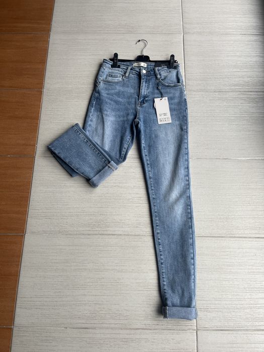Spodnie jeansowe  nowosć Laulia