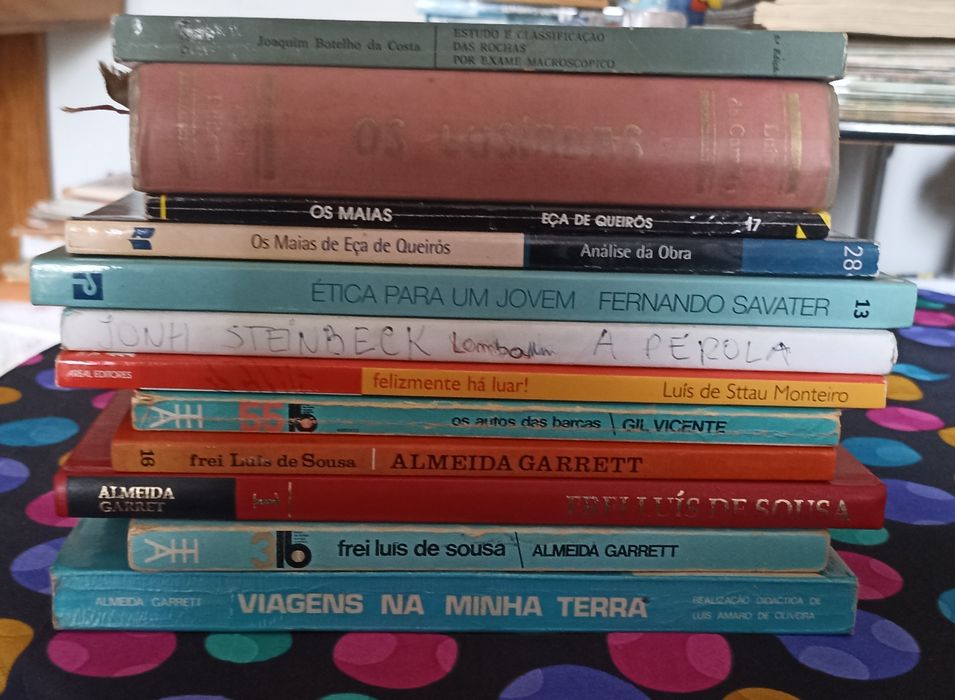 Livros técnicos, clássicos e enciclopédias