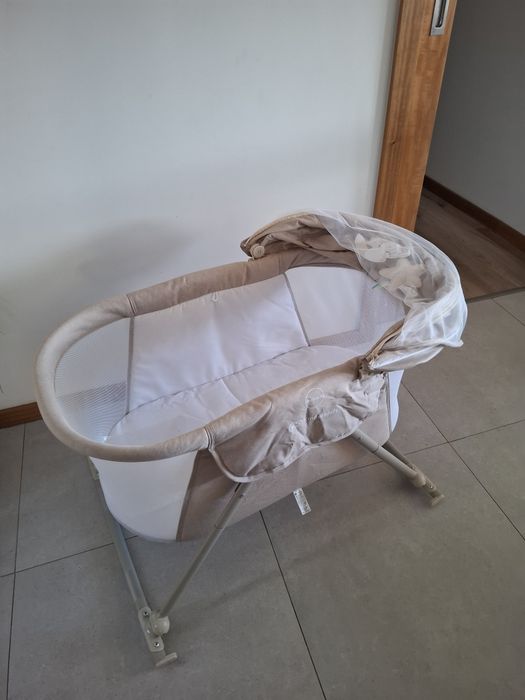Mini berço portátil