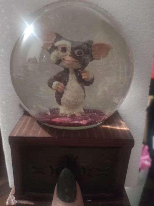Gizmo snowglobe new