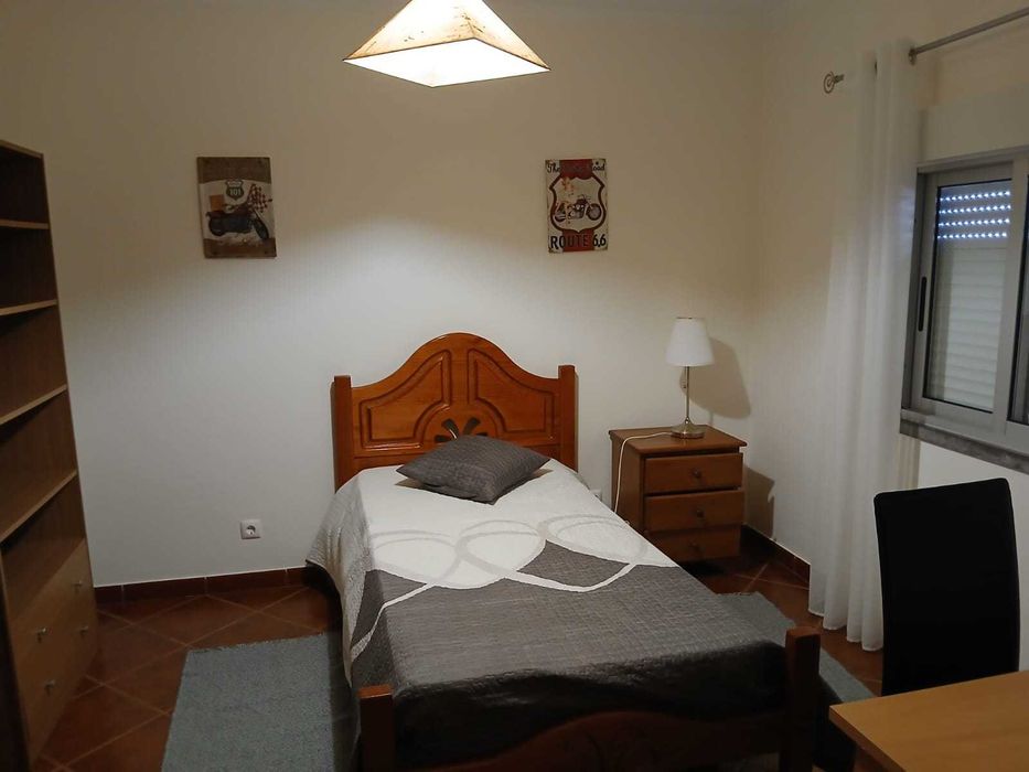 Quartos para Alugar a Alunos da Escola de Hotelaria do Estoril