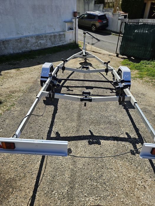 Reboque / atrelado para barco 5.5m ou 6m