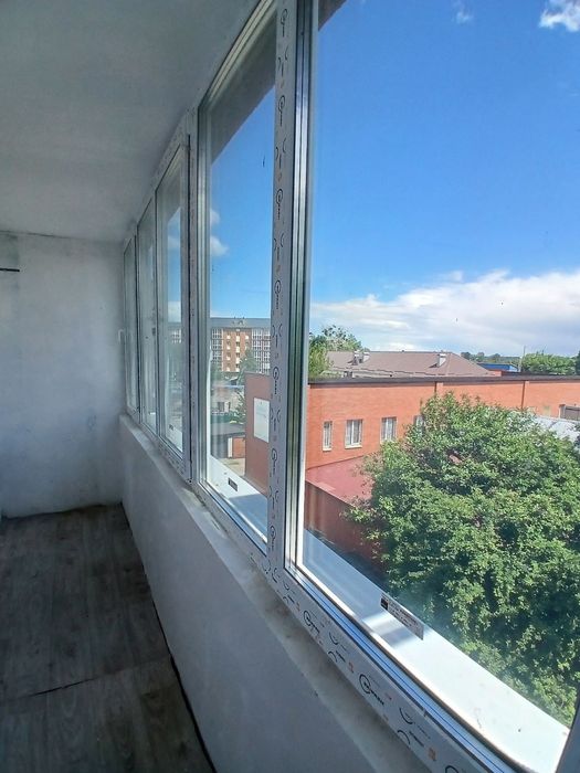 Продаж 2-х кімнатної квартири+ земельна  ділянка.Бородянка.