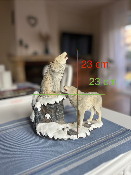Figurka Wilki na skale
