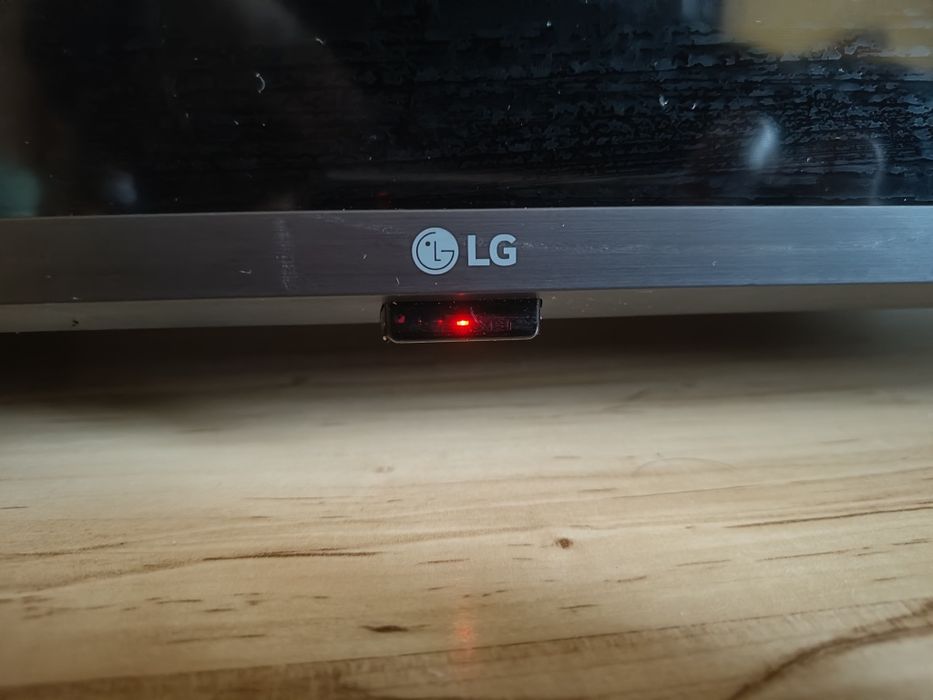 Telewizor 65UP77003LB LG uszkodzony