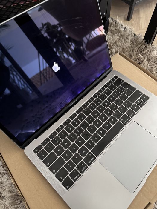 MacBook Air (Retina, 13-calowy, 2019 r. zalana matryca Poznań