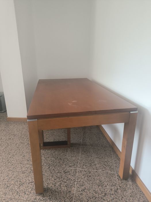 Mesa de sala ( madeira)