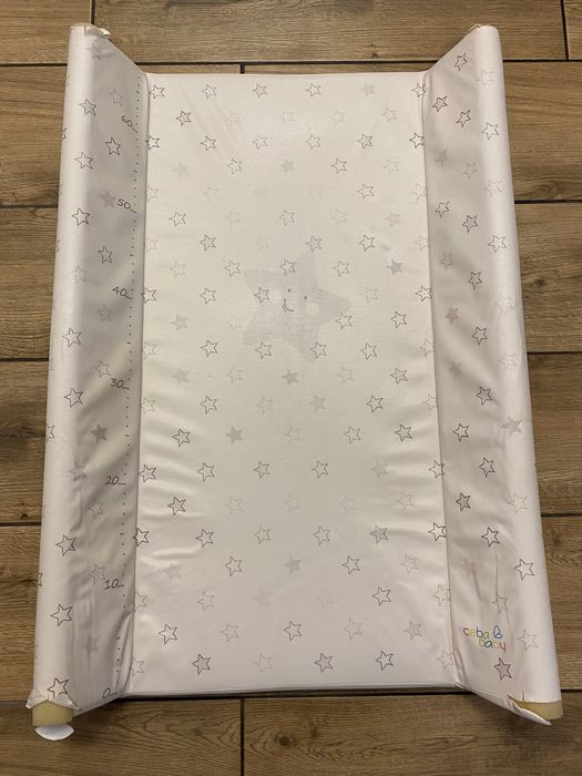 Przewijak+5 prześcieradełka 90x60, dwa nowe