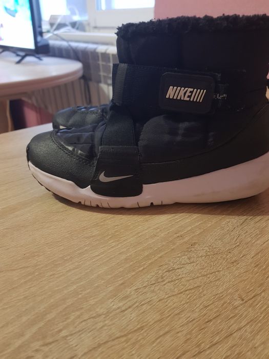 Продаються дитячі сапожки NIKE