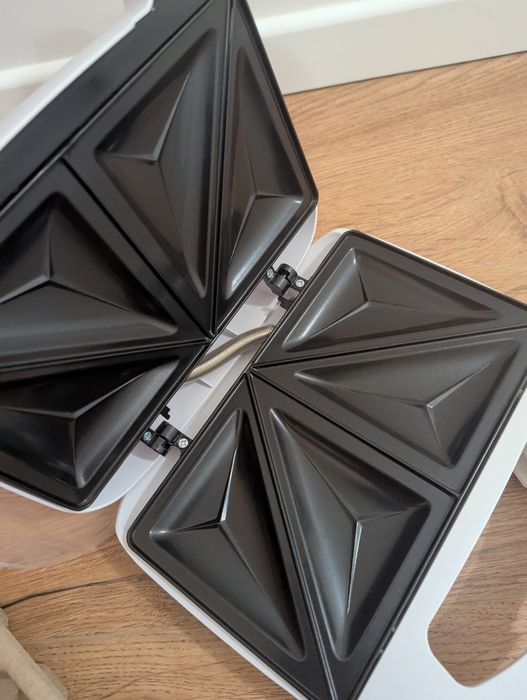 Opiekacz do kanapek Sandwich TOSTER Home Essentials 650W ST-130898