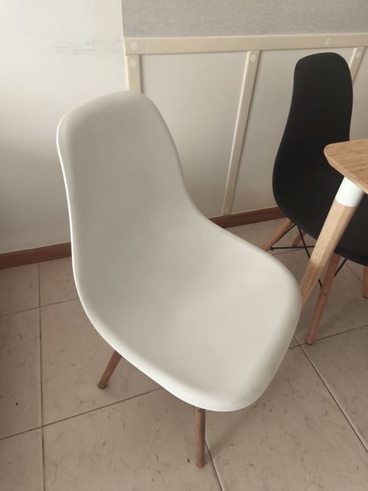 Mesa Ikea com cadeiras