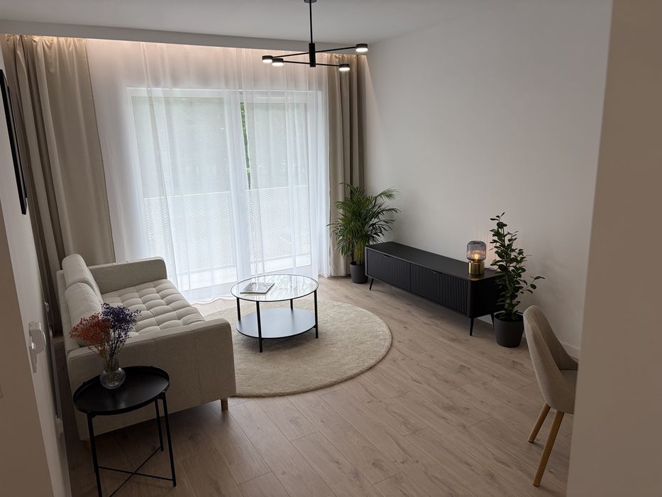 NOWE wykończone 2-pok w centrum / miejsce postój/komórka/balkon/winda