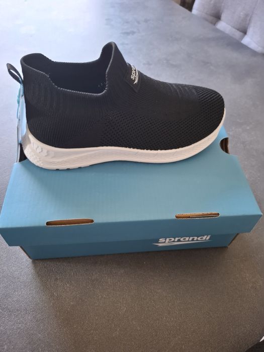 Buty sportowe Sprandi – rozmiar 34, NOWE
