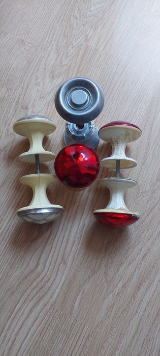 Продам дверные ручки.