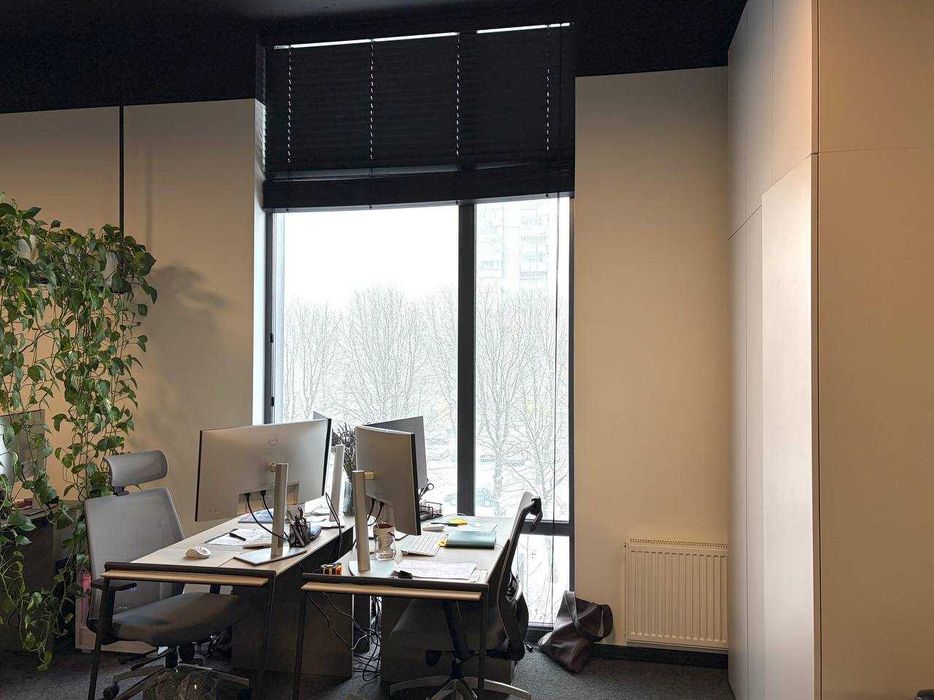 Ексклюзивний офіс площею 28м2 у бізнес-центрі Space4