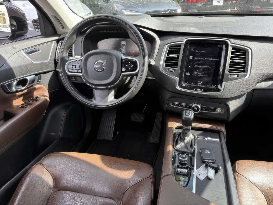 Volvo XC90      2021