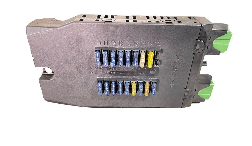 Caixa Fusiveis Mercedes Vito w638  1996 a 2003 00053400650