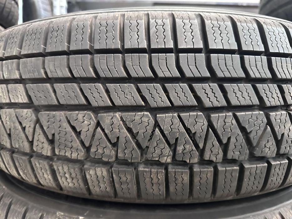 Шини Резина Зима 215/70 R16 100T Kumho Winter Craft Ws 71