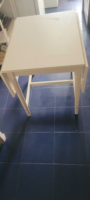 Mesa de cozinha c/ cadeiras