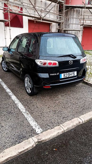 Mazda 2 de 2005, com o motor reparado e com bom aspeto exterior