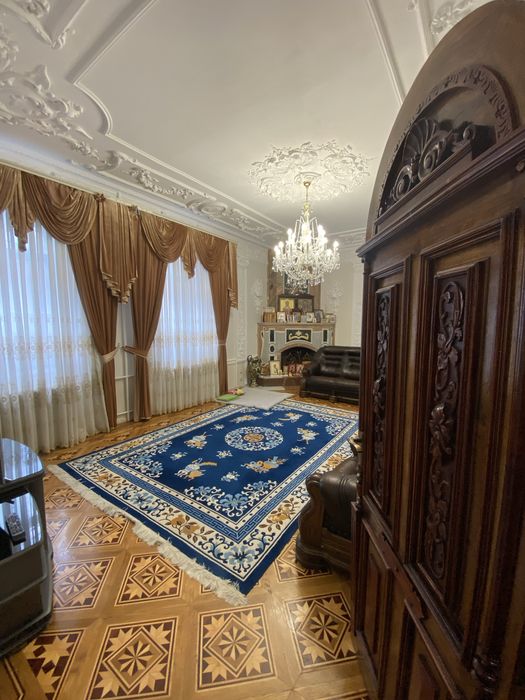 9 ст Б.Фонтана дом с бассейном