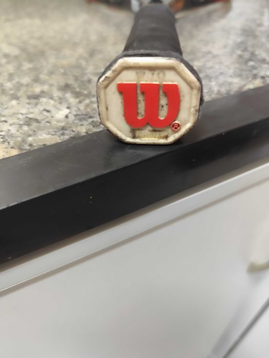 Raquete rara da Wilson,Modelo "Peter Sampas tour 25,tem assinatura