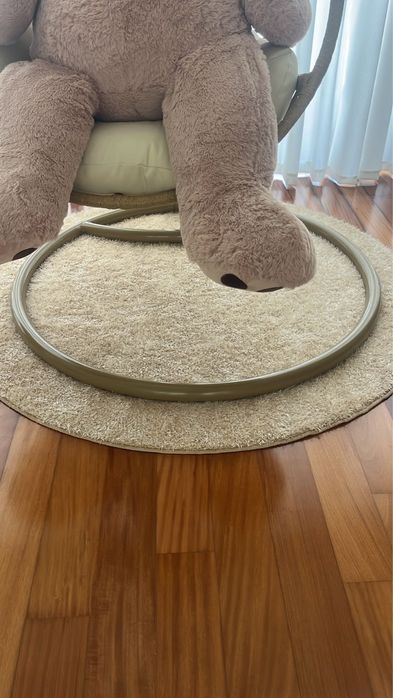 Baloiço de cor bege em rattan