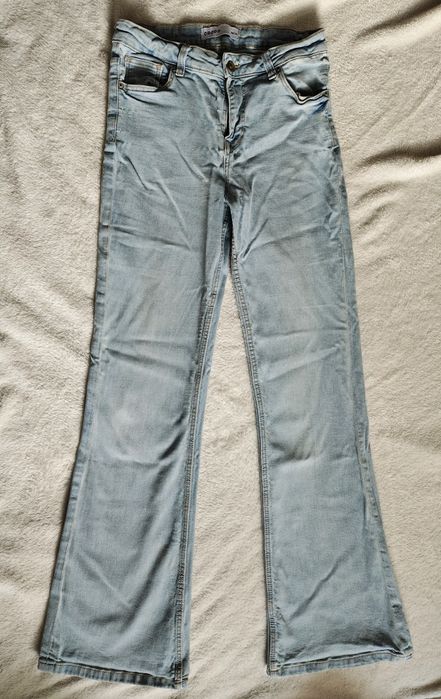 Jeansy flare z efektem sprania Cropp rozmiar 38