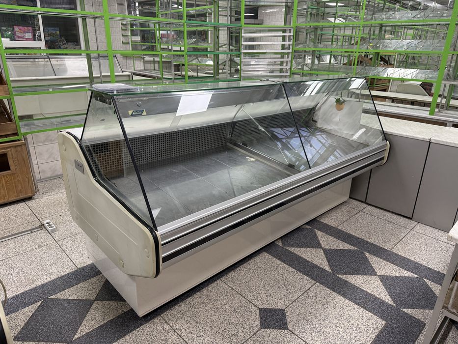 Морозильная витрина COLD