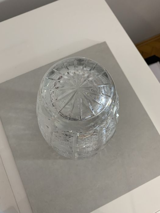 Duzy wazon krysztalowy.