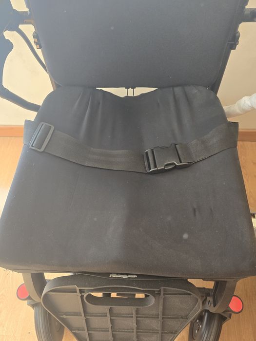Cadeira de rodas elétrica com almofada esponja