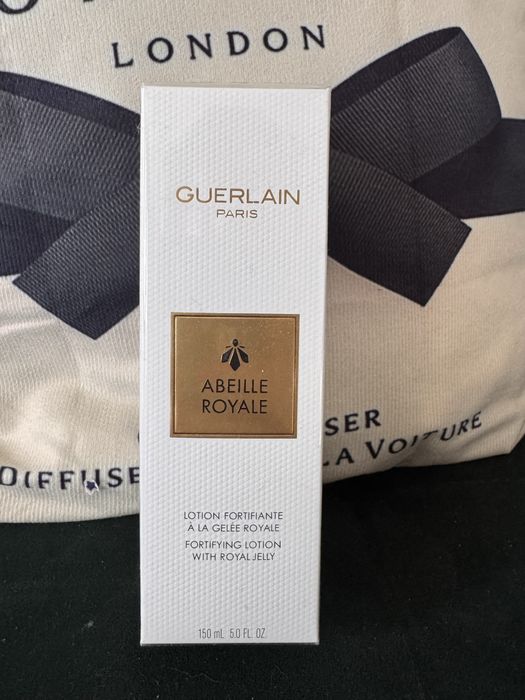 Guerlain Abeille Royale Fortifying Lotion, luksusowy tonik wzmacniający z mleczkiem pszczelim.