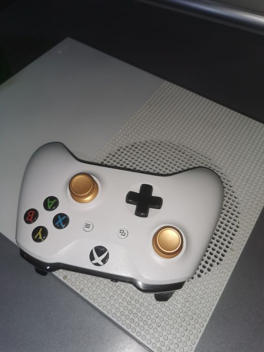 Xbox one s 1tb,pad,gry