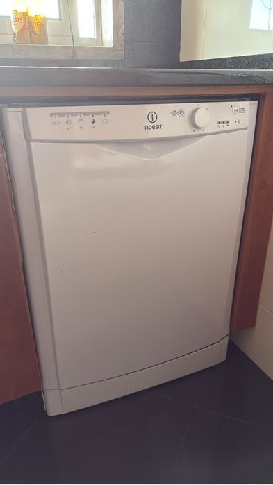 Maquina de lavar loiça indesit