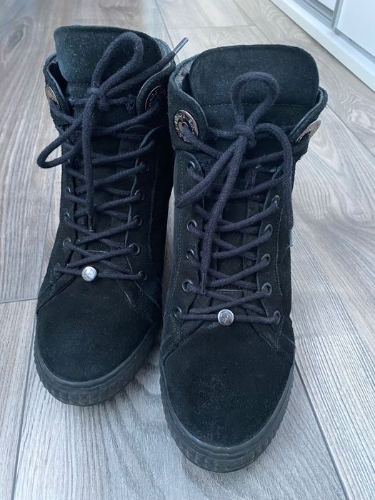 Czarne zamszowe botki Eva Minge