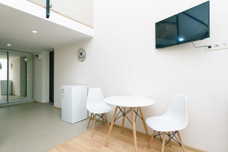 Здам подобово стильні дворівневі апартаменти, біля метро Берестейська.